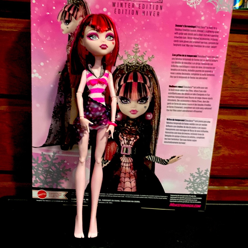 Monster High Skull Shores Draculaura Doll